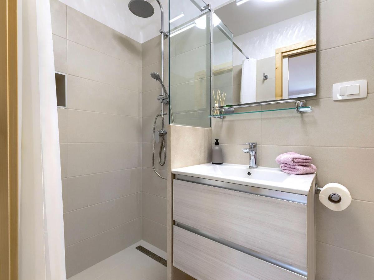 Holiday Home Laura By Interhome Пула Экстерьер фото