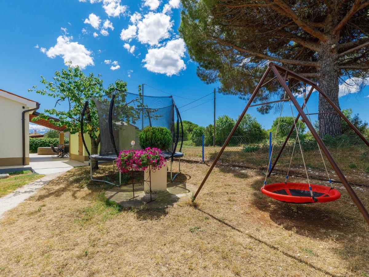 Holiday Home Laura By Interhome Пула Экстерьер фото