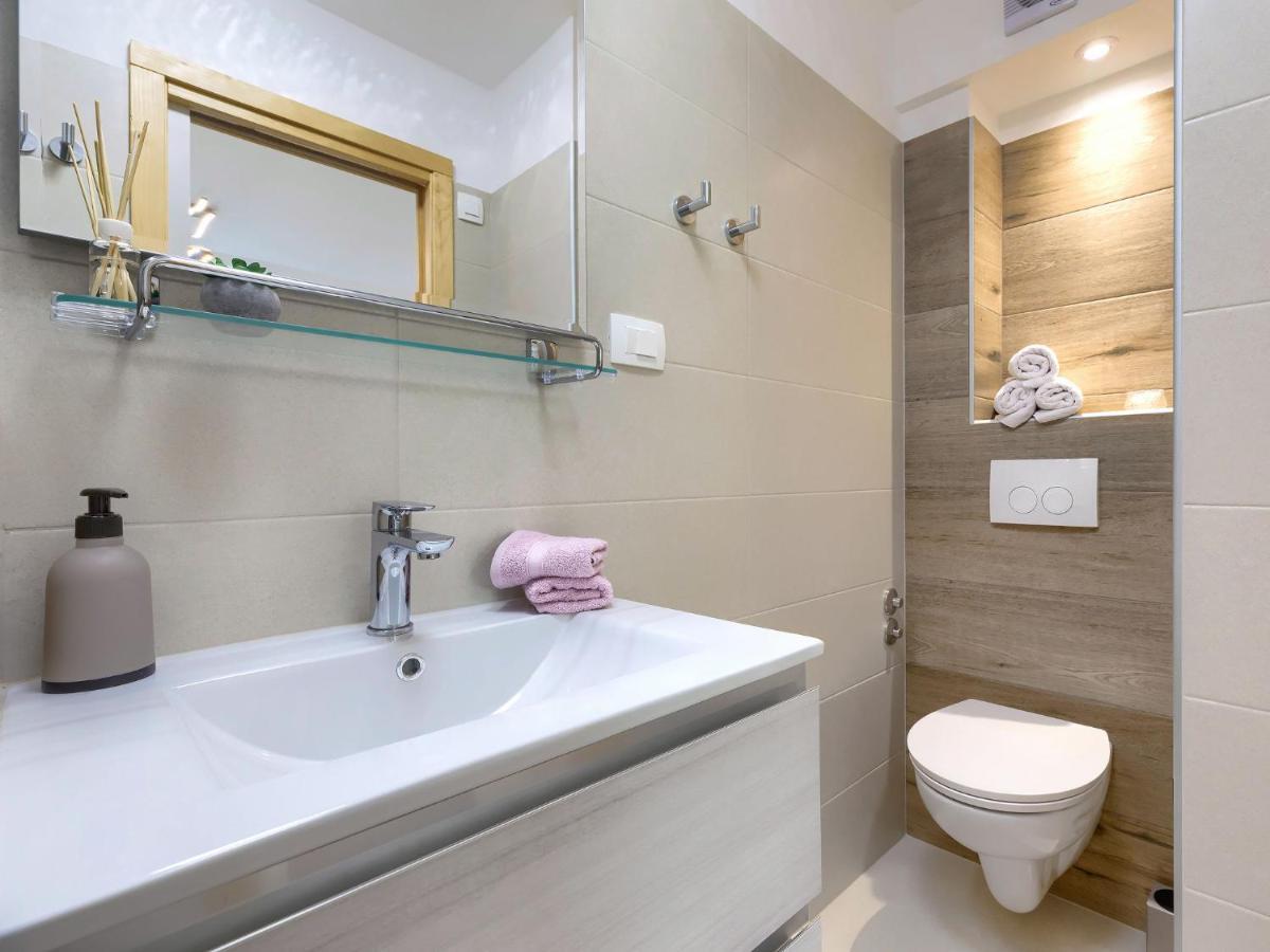 Holiday Home Laura By Interhome Пула Экстерьер фото